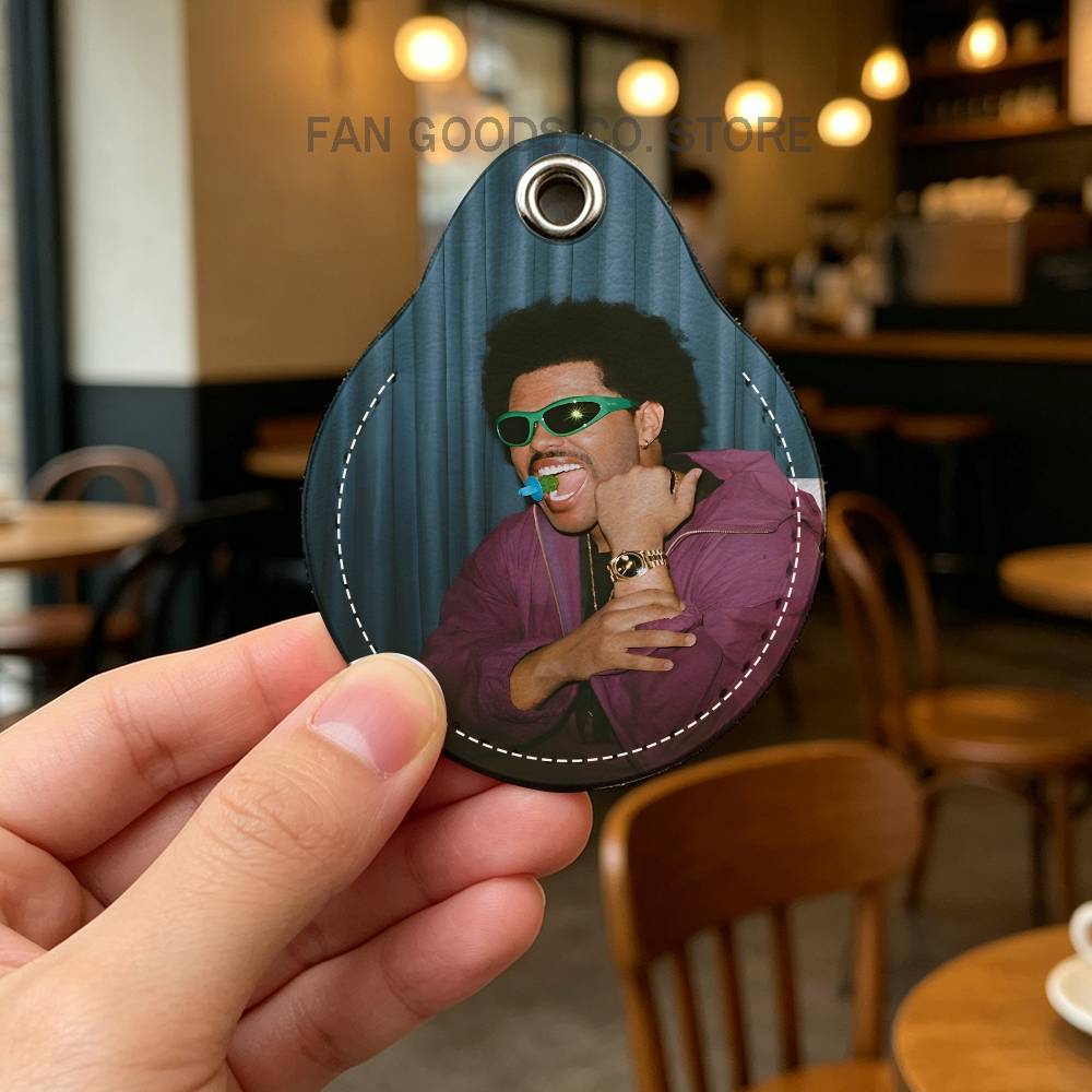 Singer The W-Weeknd PU Leather - Airtag Holder Case avis et prix